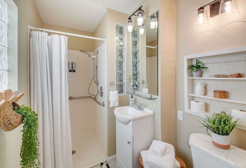 Lake Hamilton Home: 5 Mi To Hot Springs!