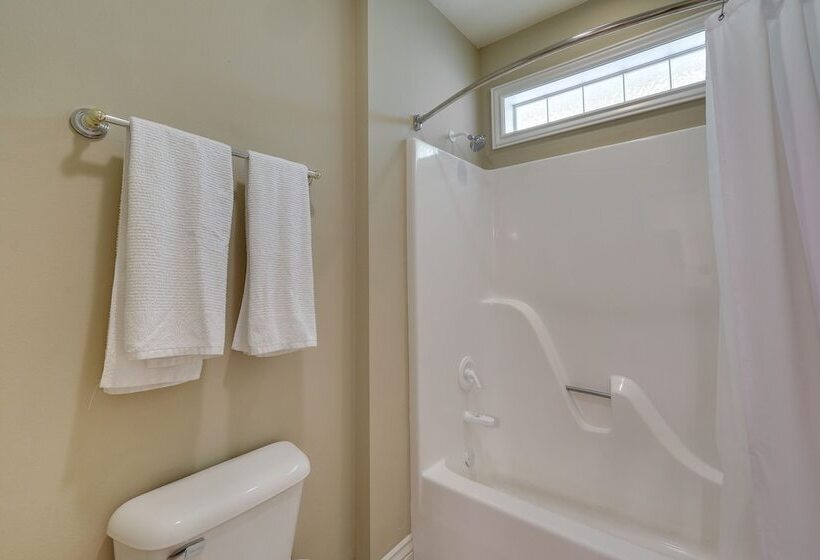 Lakefront Bella Vista Home W/ Game Room & Dock!