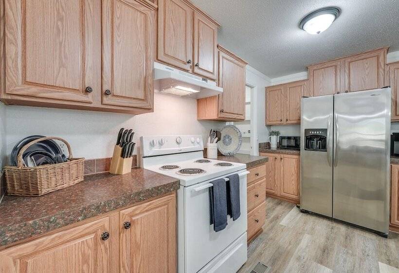 Fire Pit & Stunning Lake Views: Shell Knob Home!