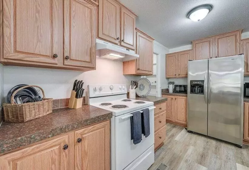 Fire Pit & Stunning Lake Views: Shell Knob Home!