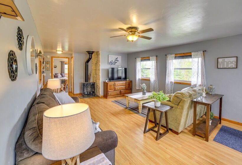 Lakefront Wisconsin Home W/ Boat Dock & Fire Pit!