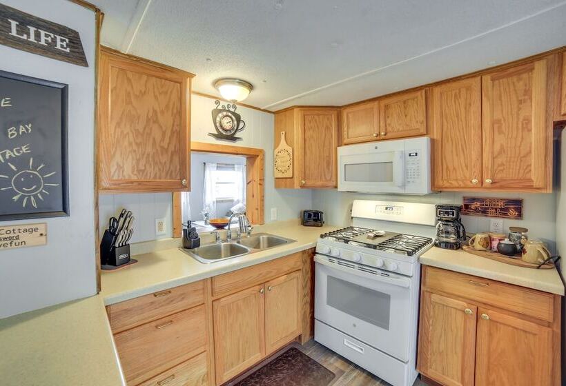 Lakefront Wisconsin Home W/ Boat Dock & Fire Pit!