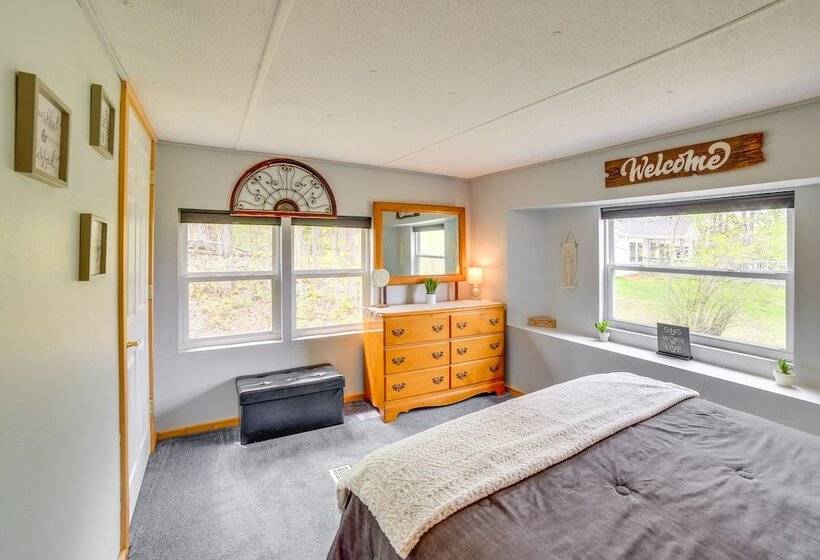 Lakefront Wisconsin Home W/ Boat Dock & Fire Pit!