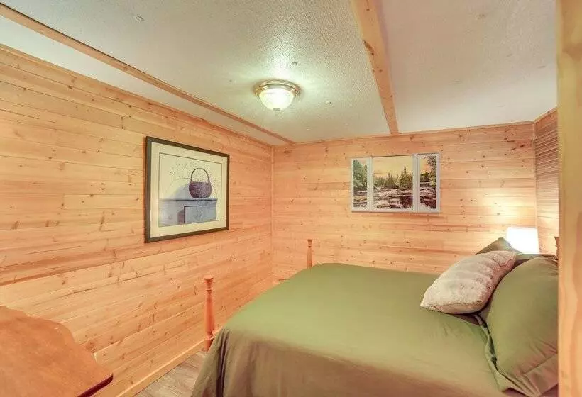 Lakefront Wisconsin Home W/ Boat Dock & Fire Pit!