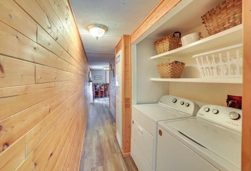 Lakefront Wisconsin Home W/ Boat Dock & Fire Pit!