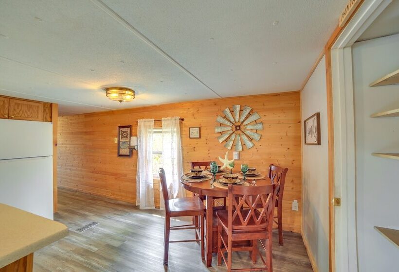 Lakefront Wisconsin Home W/ Boat Dock & Fire Pit!