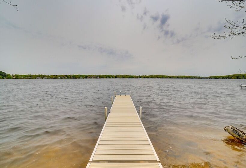 Lakefront Wisconsin Home W/ Boat Dock & Fire Pit!
