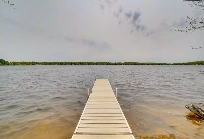 Lakefront Wisconsin Home W/ Boat Dock & Fire Pit!