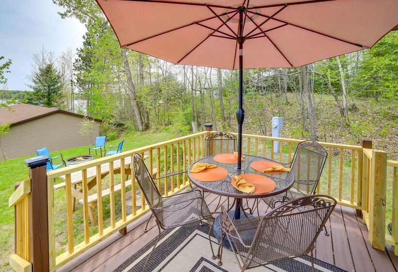 Lakefront Wisconsin Home W/ Boat Dock & Fire Pit!