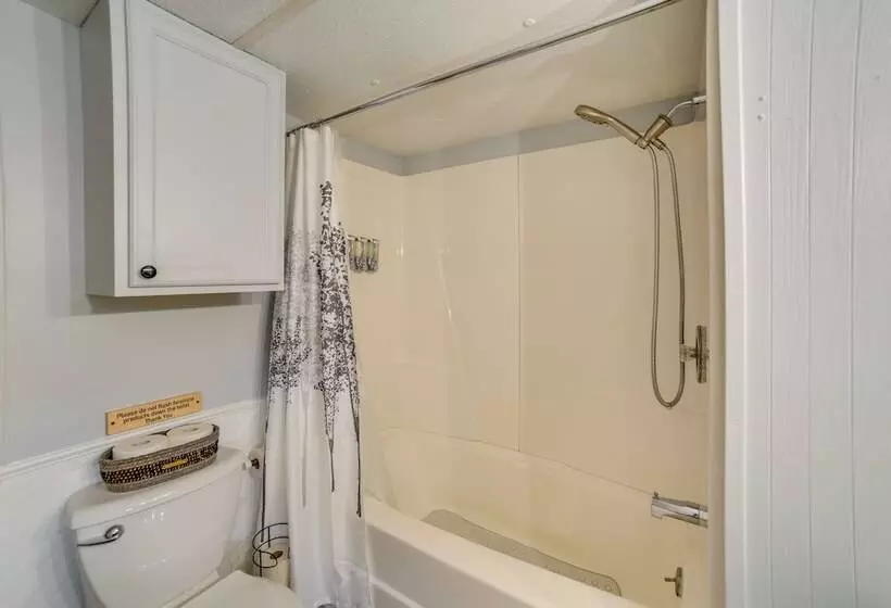 Lakefront Wisconsin Home W/ Boat Dock & Fire Pit!