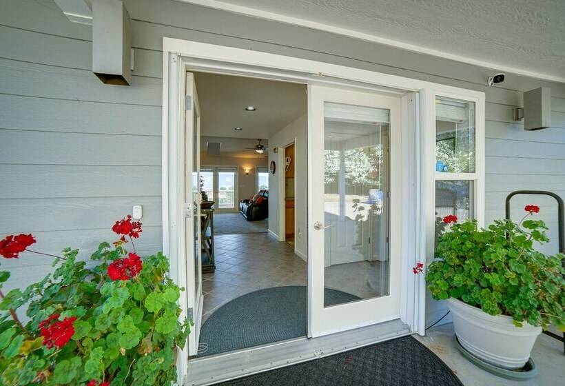 Lakeport Home W/ Stunning Lake & Mountain Views