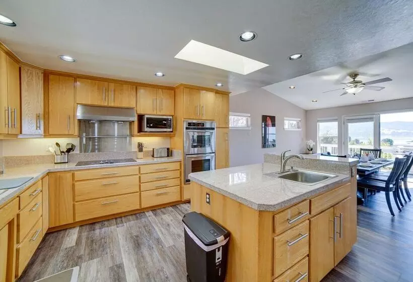 Lakeport Home W/ Stunning Lake & Mountain Views