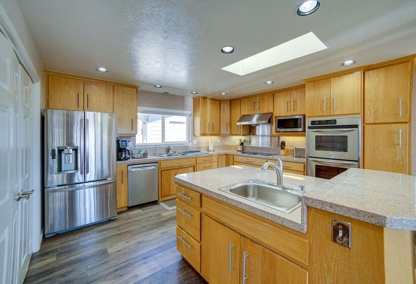 Lakeport Home W/ Stunning Lake & Mountain Views