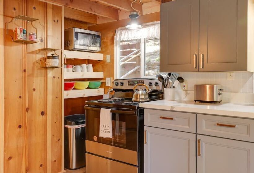 15 Mi To Ski Resort: Cozy Cabin Near Long Barn!