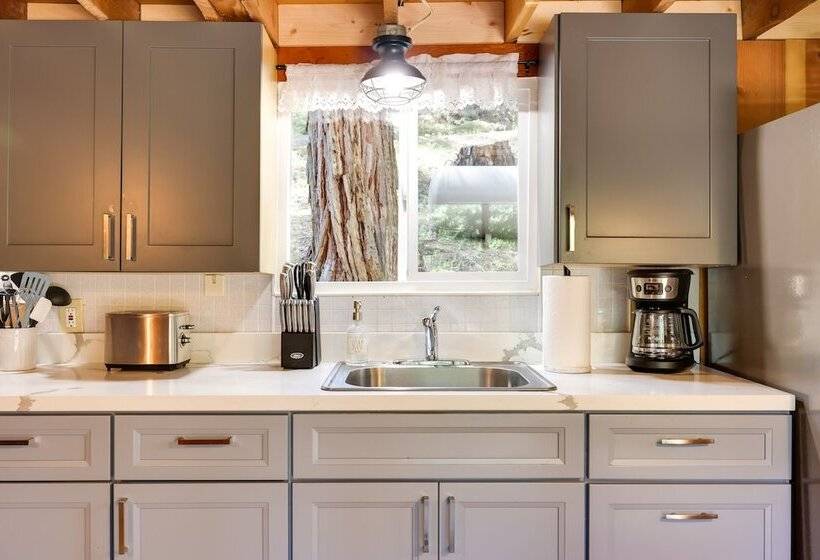 15 Mi To Ski Resort: Cozy Cabin Near Long Barn!