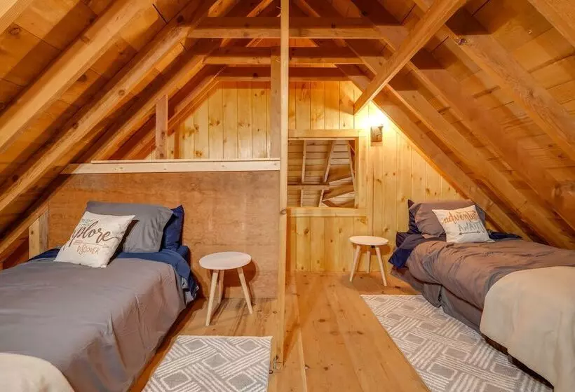 15 Mi To Ski Resort: Cozy Cabin Near Long Barn!