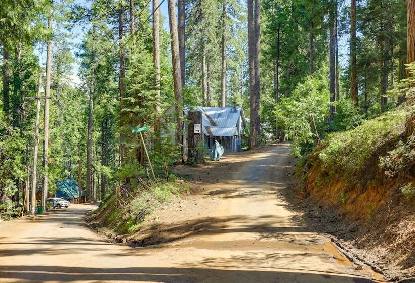 15 Mi To Ski Resort: Cozy Cabin Near Long Barn!