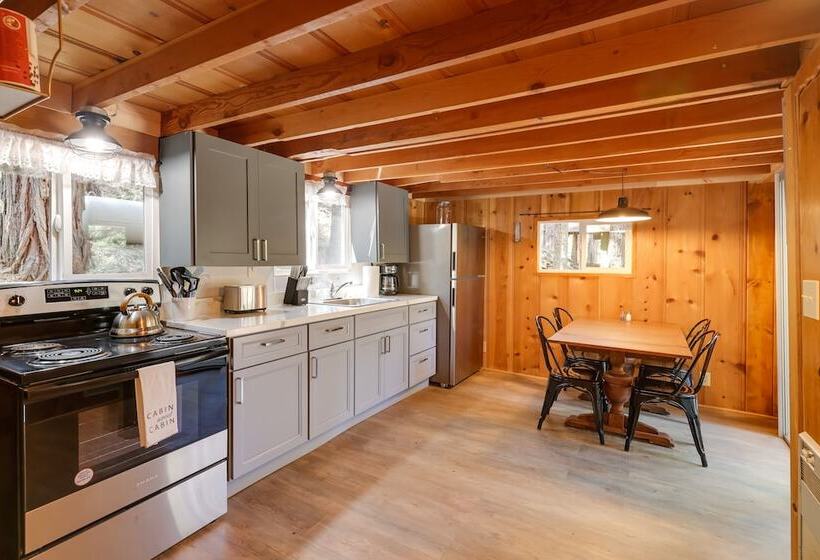 15 Mi To Ski Resort: Cozy Cabin Near Long Barn!