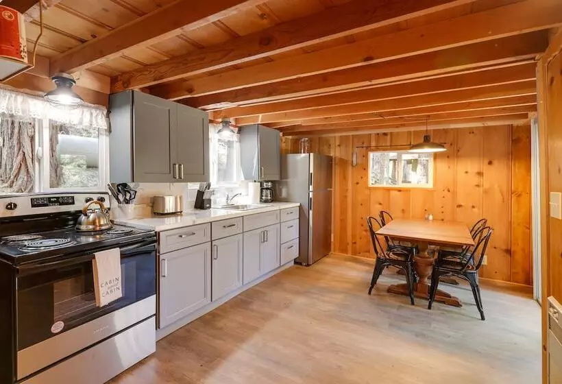 15 Mi To Ski Resort: Cozy Cabin Near Long Barn!