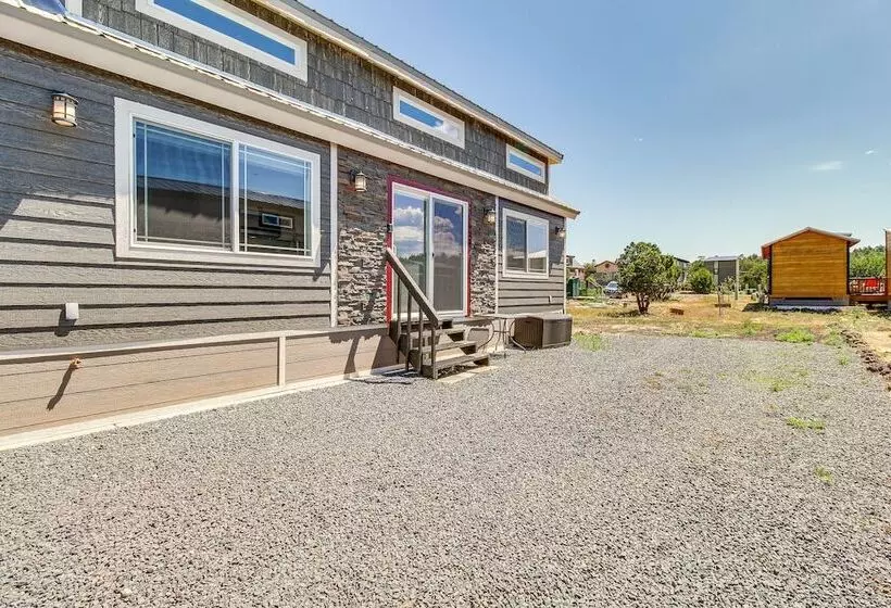 2 Mi To Rainbow Lake: Lovely Lakeside Tiny Home