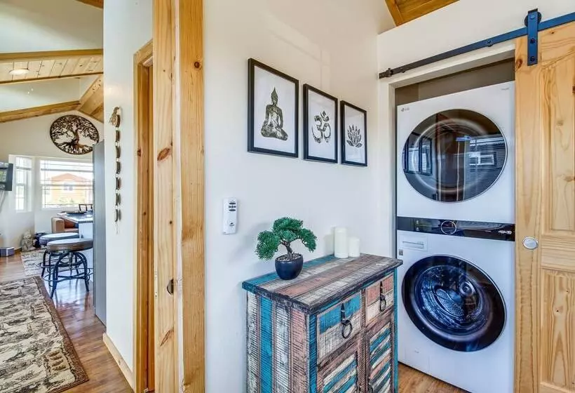 2 Mi To Rainbow Lake: Lovely Lakeside Tiny Home