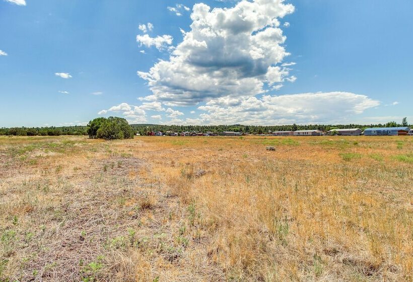 2 Mi To Rainbow Lake: Lovely Lakeside Tiny Home