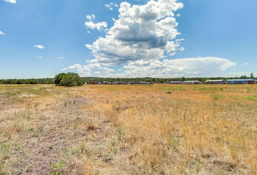 2 Mi To Rainbow Lake: Lovely Lakeside Tiny Home