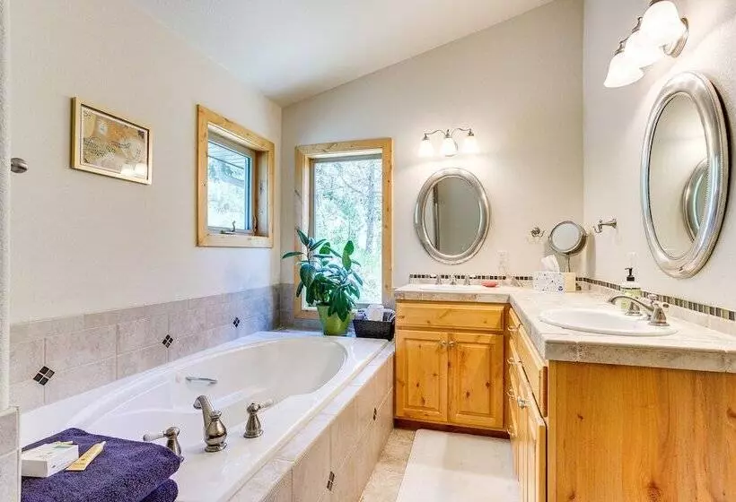 Mountain Retreat In Drake W/ Fireplace & Views!