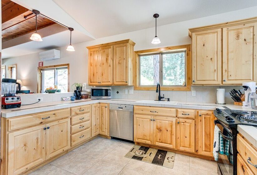 Mountain Retreat In Drake W/ Fireplace & Views!