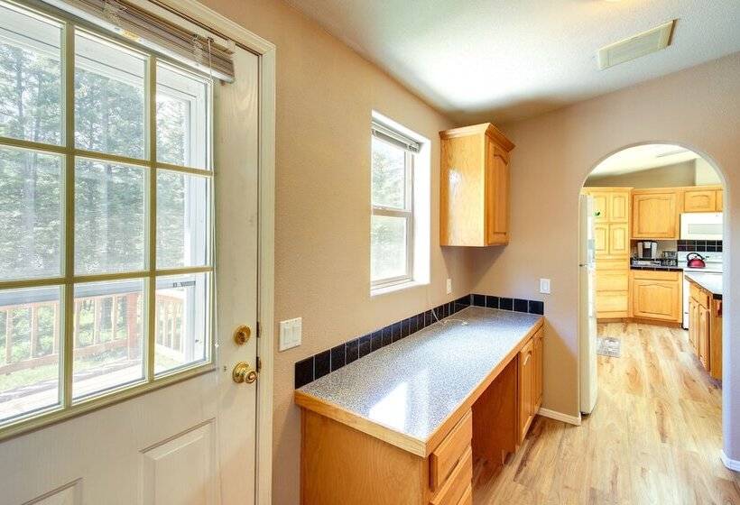 Peaceful Hideaway ~ 16 Mi To Downtown Missoula!