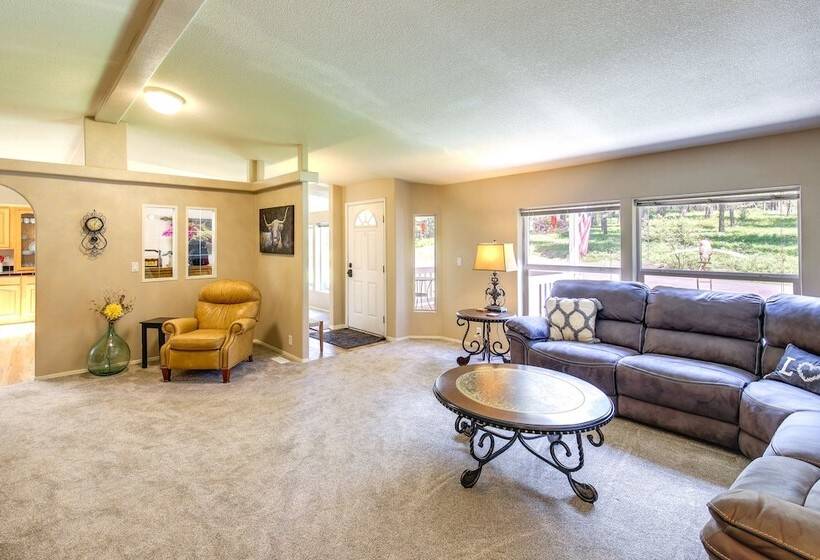 Peaceful Hideaway ~ 16 Mi To Downtown Missoula!