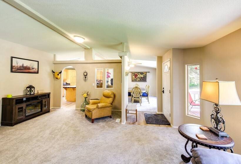 Peaceful Hideaway ~ 16 Mi To Downtown Missoula!