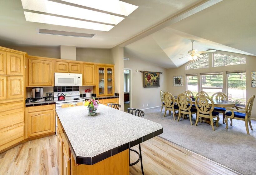 Peaceful Hideaway ~ 16 Mi To Downtown Missoula!