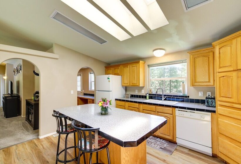 Peaceful Hideaway ~ 16 Mi To Downtown Missoula!