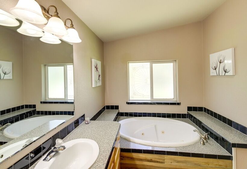 Peaceful Hideaway ~ 16 Mi To Downtown Missoula!