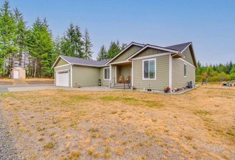 Peaceful Shelton Home W/ Spacious Yard & Fire Pit!