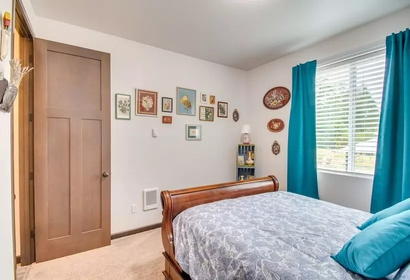 Peaceful Shelton Home W/ Spacious Yard & Fire Pit!