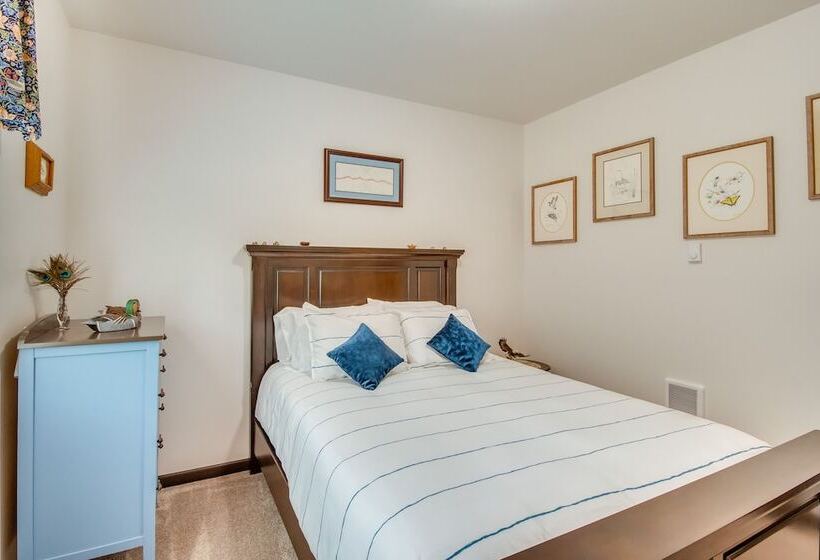 Peaceful Shelton Home W/ Spacious Yard & Fire Pit!