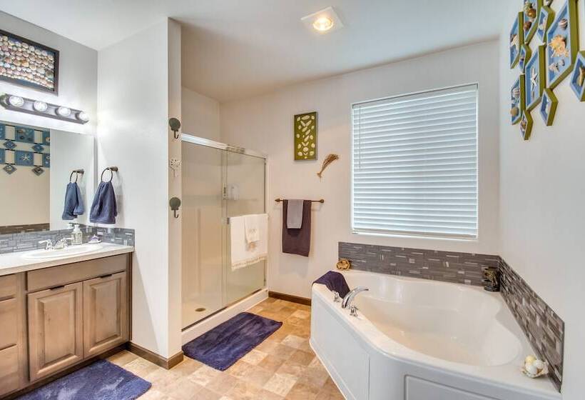 Peaceful Shelton Home W/ Spacious Yard & Fire Pit!