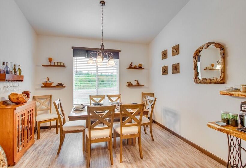 Peaceful Shelton Home W/ Spacious Yard & Fire Pit!