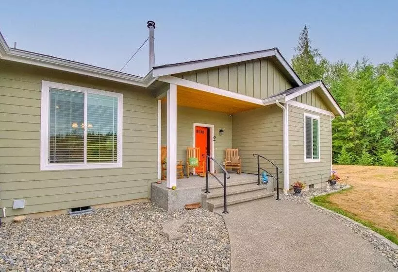 Peaceful Shelton Home W/ Spacious Yard & Fire Pit!