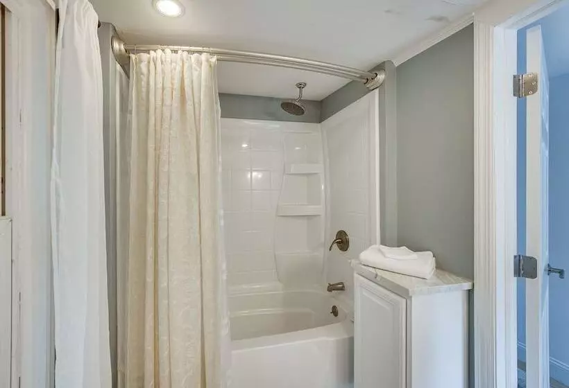 Pet Friendly Bernville Home W/ Fenced Backyard!