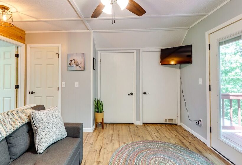 Pet Friendly Murphy Home: Grilling Deck + Fire Pit