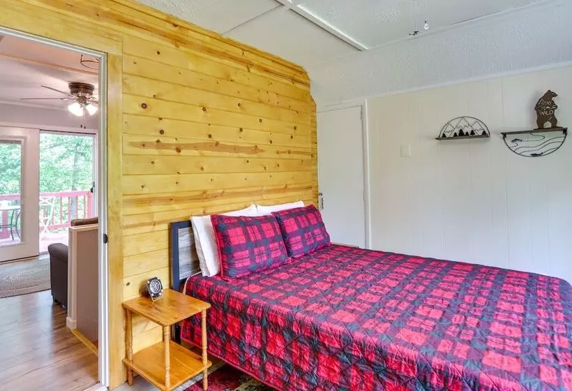 Pet Friendly Murphy Home: Grilling Deck + Fire Pit