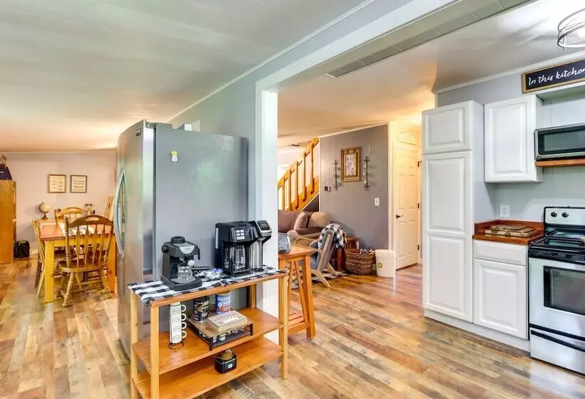 Pet Friendly Murphy Home: Grilling Deck + Fire Pit