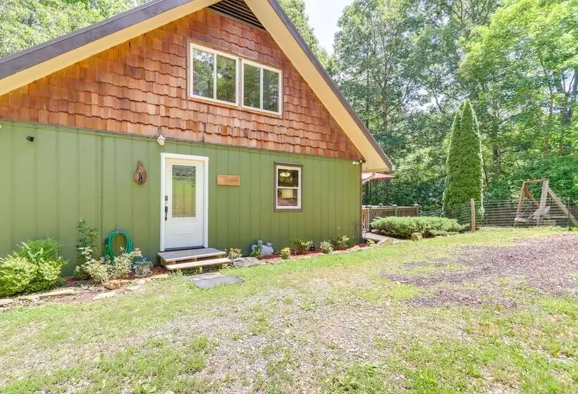 Pet Friendly Murphy Home: Grilling Deck + Fire Pit