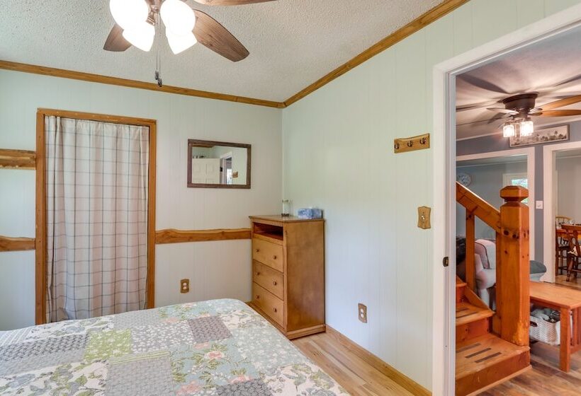 Pet Friendly Murphy Home: Grilling Deck + Fire Pit