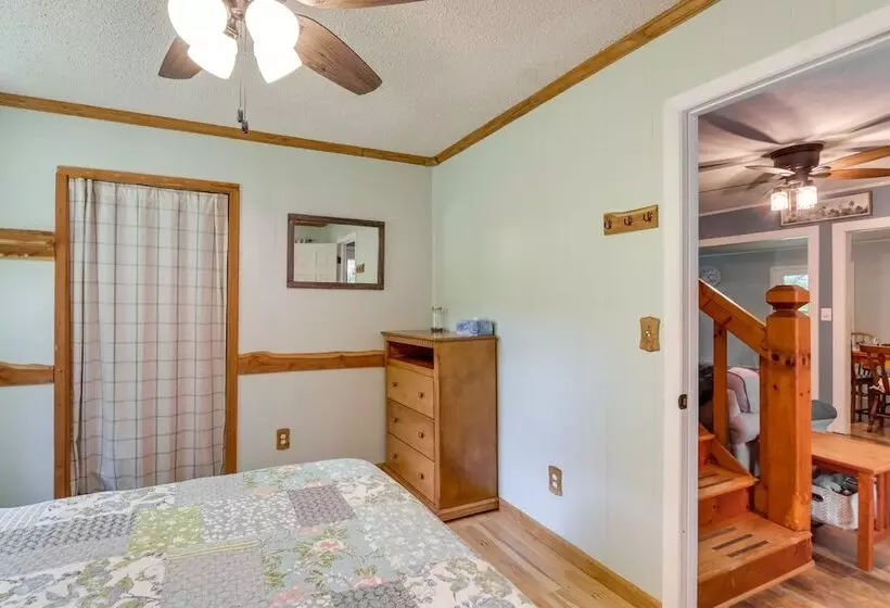 Pet Friendly Murphy Home: Grilling Deck + Fire Pit