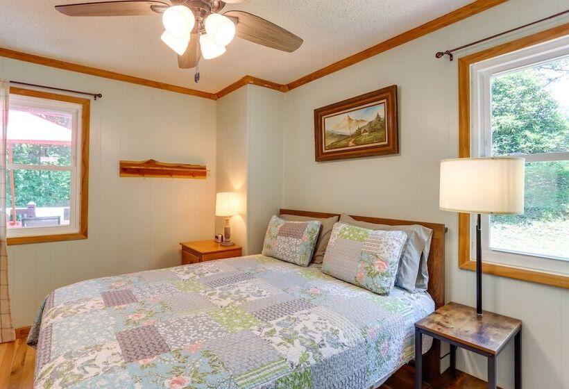 Pet Friendly Murphy Home: Grilling Deck + Fire Pit