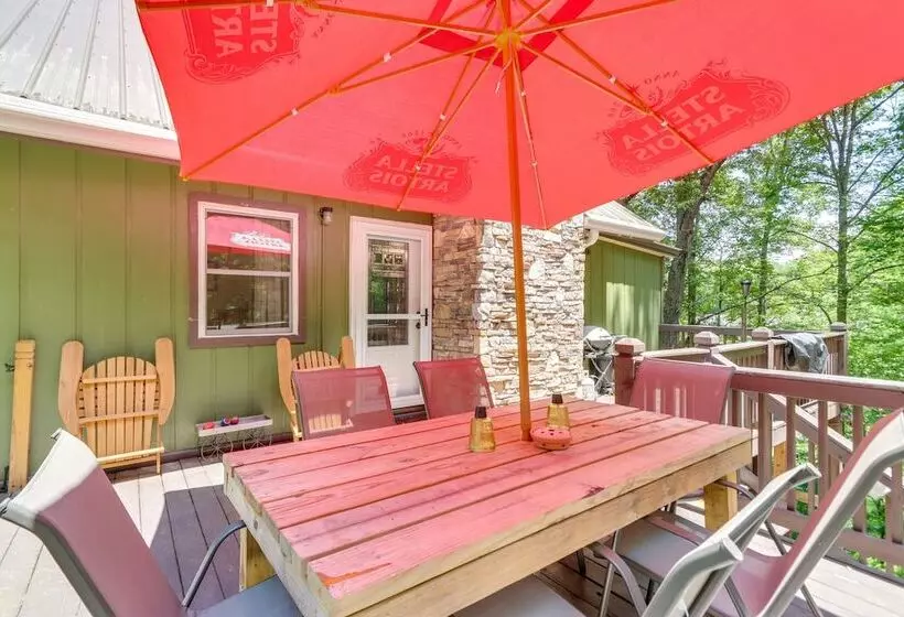 Pet Friendly Murphy Home: Grilling Deck + Fire Pit